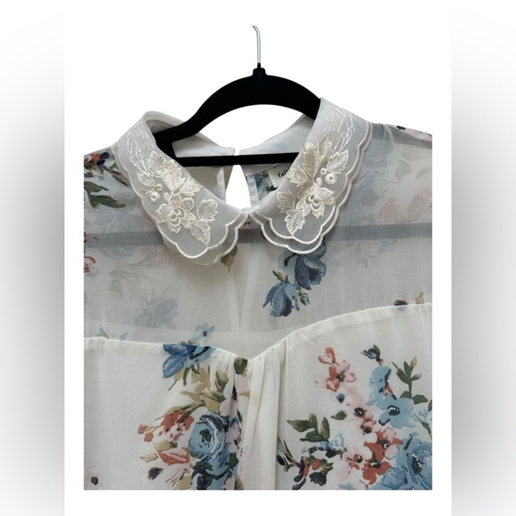 ✨ Faith and Joy Floral Sheer Blouse with Lace Collar small - Picture 4 of 14